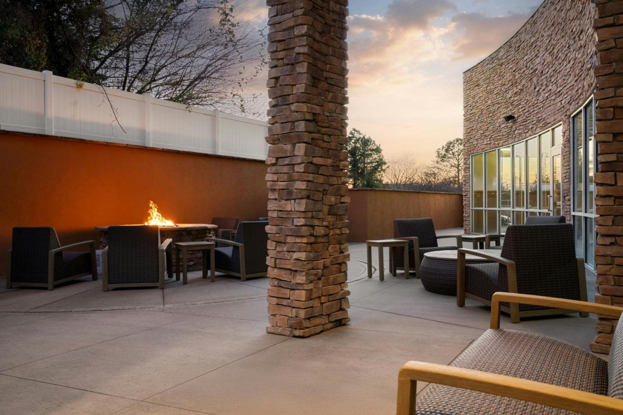 Courtyard By Marriott Fayetteville Fort Liberty - Spring Lake Exterior photo